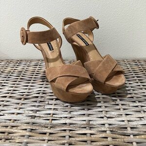 Alice & Olivia Stylish Tan Wedge Sandals, size 9.5, EUC, strappy sandals, style